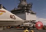 Standbild A-4F auf die USS Enterprise Golf von Tonkin Vietnam, 1968, aus Sekunde 14 historischem Filmmaterial Videoclip 65675031047