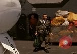 Standbild A-4F auf die USS Enterprise Golf von Tonkin Vietnam, 1968, aus Sekunde 24 historischem Filmmaterial Videoclip 65675031047