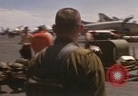 Standbild A-4F auf die USS Enterprise Golf von Tonkin Vietnam, 1968, aus Sekunde 29 historischem Filmmaterial Videoclip 65675031047