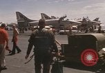 Standbild A-4F auf die USS Enterprise Golf von Tonkin Vietnam, 1968, aus Sekunde 31 historischem Filmmaterial Videoclip 65675031047