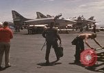 Standbild A-4F auf die USS Enterprise Golf von Tonkin Vietnam, 1968, aus Sekunde 33 historischem Filmmaterial Videoclip 65675031047