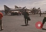 Standbild A-4F auf die USS Enterprise Golf von Tonkin Vietnam, 1968, aus Sekunde 34 historischem Filmmaterial Videoclip 65675031047