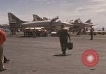 Standbild A-4F auf die USS Enterprise Golf von Tonkin Vietnam, 1968, aus Sekunde 35 historischem Filmmaterial Videoclip 65675031047