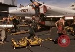 Standbild A-4F auf die USS Enterprise Golf von Tonkin Vietnam, 1968, aus Sekunde 36 historischem Filmmaterial Videoclip 65675031047
