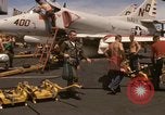 Standbild A-4F auf die USS Enterprise Golf von Tonkin Vietnam, 1968, aus Sekunde 37 historischem Filmmaterial Videoclip 65675031047