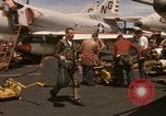 Standbild A-4F auf die USS Enterprise Golf von Tonkin Vietnam, 1968, aus Sekunde 38 historischem Filmmaterial Videoclip 65675031047