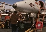Standbild A-4F auf die USS Enterprise Golf von Tonkin Vietnam, 1968, aus Sekunde 41 historischem Filmmaterial Videoclip 65675031047