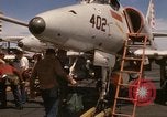 Standbild A-4F auf die USS Enterprise Golf von Tonkin Vietnam, 1968, aus Sekunde 42 historischem Filmmaterial Videoclip 65675031047