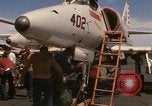 Standbild A-4F auf die USS Enterprise Golf von Tonkin Vietnam, 1968, aus Sekunde 43 historischem Filmmaterial Videoclip 65675031047