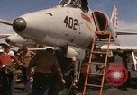 Standbild A-4F auf die USS Enterprise Golf von Tonkin Vietnam, 1968, aus Sekunde 45 historischem Filmmaterial Videoclip 65675031047