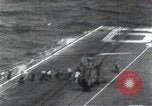 Image Blessures et lutte contre l'incendie à bord du USS Enterprise Pearl Harbor Hawaii USA, 1969, de la seconde 27 séquences d'archives historiques vidéo 65675031053