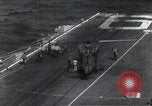 Image Blessures et lutte contre l'incendie à bord du USS Enterprise Pearl Harbor Hawaii USA, 1969, de la seconde 33 séquences d'archives historiques vidéo 65675031053