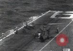 Image Blessures et lutte contre l'incendie à bord du USS Enterprise Pearl Harbor Hawaii USA, 1969, de la seconde 36 séquences d'archives historiques vidéo 65675031053