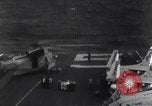 Image Blessures et lutte contre l'incendie à bord du USS Enterprise Pearl Harbor Hawaii USA, 1969, de la seconde 58 séquences d'archives historiques vidéo 65675031053