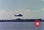 Immagine di USS Enterprise alla porta dopo il fuoco Pearl Harbor Hawaii USA, 1969, secondo 10 filmato di repertorio 65675031056