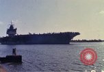 Immagine di USS Enterprise alla porta dopo il fuoco Pearl Harbor Hawaii USA, 1969, secondo 12 filmato di repertorio 65675031056
