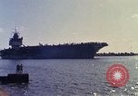 Immagine di USS Enterprise alla porta dopo il fuoco Pearl Harbor Hawaii USA, 1969, secondo 13 filmato di repertorio 65675031056