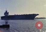 Immagine di USS Enterprise alla porta dopo il fuoco Pearl Harbor Hawaii USA, 1969, secondo 17 filmato di repertorio 65675031056