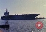 Immagine di USS Enterprise alla porta dopo il fuoco Pearl Harbor Hawaii USA, 1969, secondo 18 filmato di repertorio 65675031056