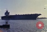 Immagine di USS Enterprise alla porta dopo il fuoco Pearl Harbor Hawaii USA, 1969, secondo 19 filmato di repertorio 65675031056
