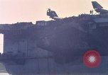 Immagine di USS Enterprise alla porta dopo il fuoco Pearl Harbor Hawaii USA, 1969, secondo 33 filmato di repertorio 65675031056
