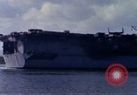 Immagine di USS Enterprise alla porta dopo il fuoco Pearl Harbor Hawaii USA, 1969, secondo 41 filmato di repertorio 65675031056