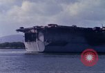 Immagine di USS Enterprise alla porta dopo il fuoco Pearl Harbor Hawaii USA, 1969, secondo 47 filmato di repertorio 65675031056