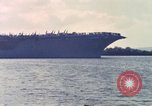 Immagine di USS Enterprise alla porta dopo il fuoco Pearl Harbor Hawaii USA, 1969, secondo 49 filmato di repertorio 65675031056