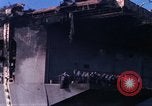 Immagine di USS Enterprise agganciato dopo il fuoco Pearl Harbor Hawaii USA, 1969, secondo 7 filmato di repertorio 65675031057
