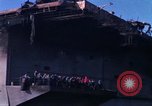 Immagine di USS Enterprise agganciato dopo il fuoco Pearl Harbor Hawaii USA, 1969, secondo 9 filmato di repertorio 65675031057