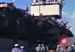 Immagine di USS Enterprise agganciato dopo il fuoco Pearl Harbor Hawaii USA, 1969, secondo 34 filmato di repertorio 65675031057