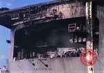 Immagine di USS Enterprise agganciato dopo il fuoco Pearl Harbor Hawaii USA, 1969, secondo 46 filmato di repertorio 65675031057
