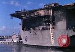 Immagine di USS Enterprise agganciato dopo il fuoco Pearl Harbor Hawaii USA, 1969, secondo 54 filmato di repertorio 65675031057