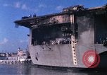 Immagine di USS Enterprise agganciato dopo il fuoco Pearl Harbor Hawaii USA, 1969, secondo 55 filmato di repertorio 65675031057