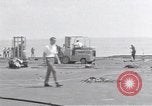 Standbild Cleanup nach USS Forrestal Feuer Golf von Tonkin Vietnam, 1967, aus Sekunde 3 historischem Filmmaterial Videoclip 65675031060