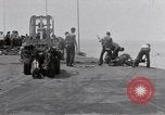 Standbild Cleanup nach USS Forrestal Feuer Golf von Tonkin Vietnam, 1967, aus Sekunde 5 historischem Filmmaterial Videoclip 65675031060