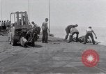 Standbild Cleanup nach USS Forrestal Feuer Golf von Tonkin Vietnam, 1967, aus Sekunde 7 historischem Filmmaterial Videoclip 65675031060