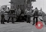 Standbild Cleanup nach USS Forrestal Feuer Golf von Tonkin Vietnam, 1967, aus Sekunde 12 historischem Filmmaterial Videoclip 65675031060