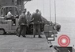 Standbild Cleanup nach USS Forrestal Feuer Golf von Tonkin Vietnam, 1967, aus Sekunde 17 historischem Filmmaterial Videoclip 65675031060