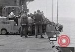 Standbild Cleanup nach USS Forrestal Feuer Golf von Tonkin Vietnam, 1967, aus Sekunde 19 historischem Filmmaterial Videoclip 65675031060