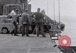 Standbild Cleanup nach USS Forrestal Feuer Golf von Tonkin Vietnam, 1967, aus Sekunde 22 historischem Filmmaterial Videoclip 65675031060