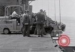 Standbild Cleanup nach USS Forrestal Feuer Golf von Tonkin Vietnam, 1967, aus Sekunde 23 historischem Filmmaterial Videoclip 65675031060