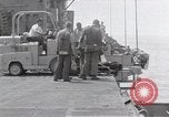Standbild Cleanup nach USS Forrestal Feuer Golf von Tonkin Vietnam, 1967, aus Sekunde 26 historischem Filmmaterial Videoclip 65675031060