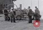Standbild Cleanup nach USS Forrestal Feuer Golf von Tonkin Vietnam, 1967, aus Sekunde 27 historischem Filmmaterial Videoclip 65675031060