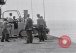 Standbild Cleanup nach USS Forrestal Feuer Golf von Tonkin Vietnam, 1967, aus Sekunde 30 historischem Filmmaterial Videoclip 65675031060