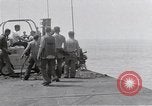 Standbild Cleanup nach USS Forrestal Feuer Golf von Tonkin Vietnam, 1967, aus Sekunde 32 historischem Filmmaterial Videoclip 65675031060
