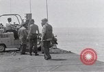 Standbild Cleanup nach USS Forrestal Feuer Golf von Tonkin Vietnam, 1967, aus Sekunde 34 historischem Filmmaterial Videoclip 65675031060