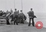 Standbild Cleanup nach USS Forrestal Feuer Golf von Tonkin Vietnam, 1967, aus Sekunde 39 historischem Filmmaterial Videoclip 65675031060