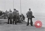 Standbild Cleanup nach USS Forrestal Feuer Golf von Tonkin Vietnam, 1967, aus Sekunde 41 historischem Filmmaterial Videoclip 65675031060