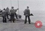 Standbild Cleanup nach USS Forrestal Feuer Golf von Tonkin Vietnam, 1967, aus Sekunde 46 historischem Filmmaterial Videoclip 65675031060
